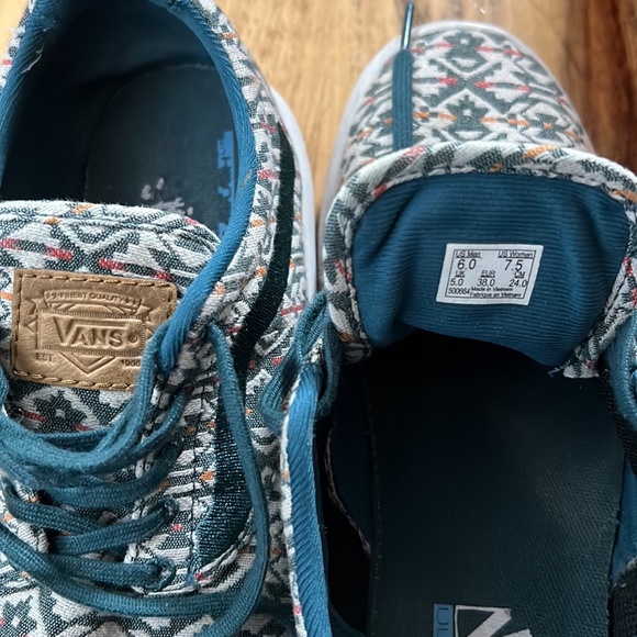 Aztec pattern workout Vans. - Picture 5 of 6